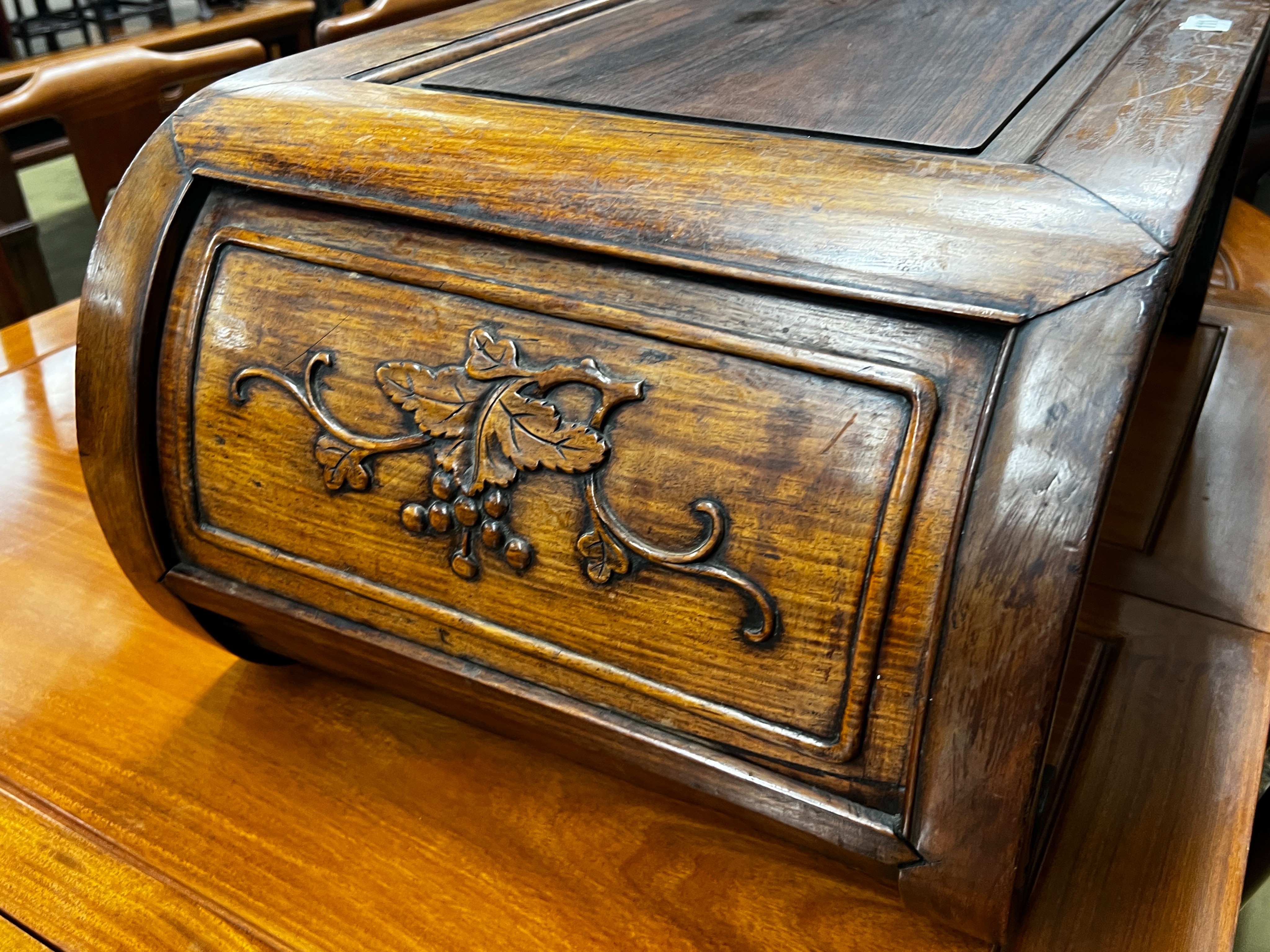 A Chinese carved hongmu low table, length 89cm, depth 45cm, height 33cm